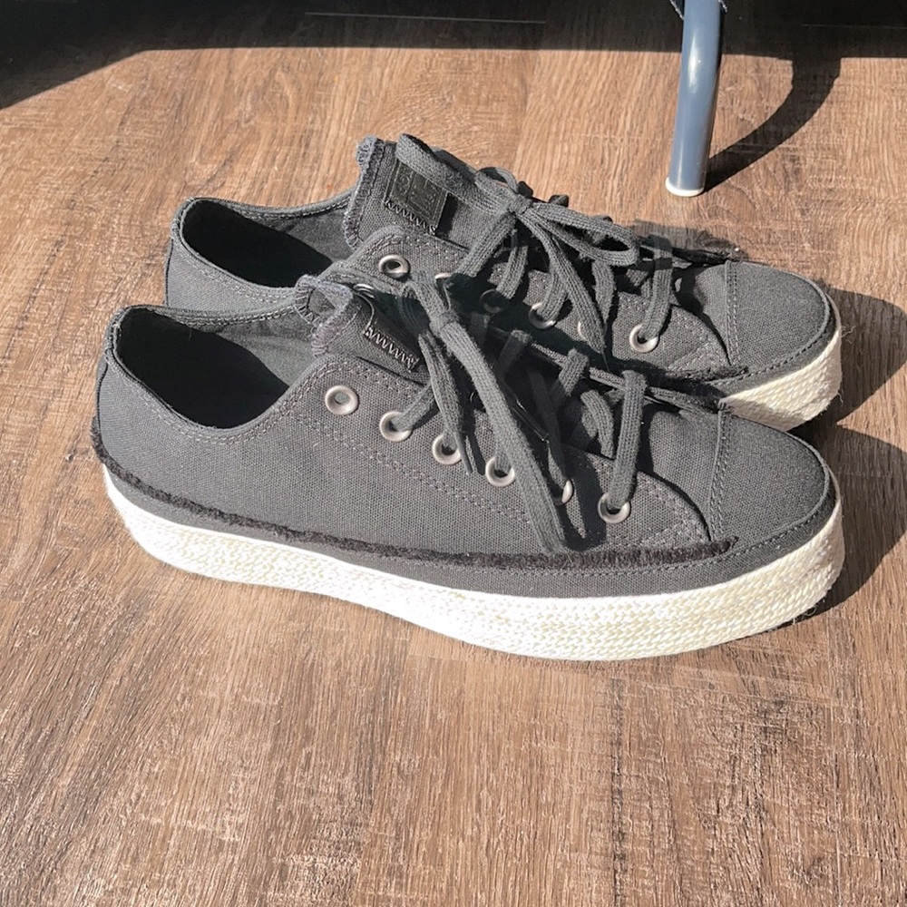 Platform converse